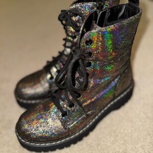 ✨🩶🌈Holographic Silver Combat Boots🪐💫✨